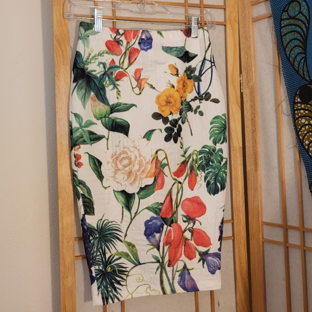 ASOS - White & floral pencil skirt, Size 0, NWOT